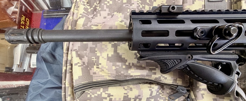 {CATEGORY} - Smith & Wesson  MP 15?22. Semi-Auto .22 Rifle