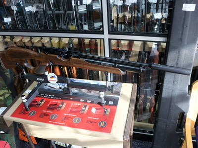 Weihrauch HW100T - Thumbhole .22