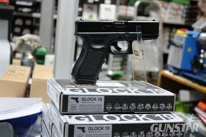 Glock 19 - {CATEGORY} in 