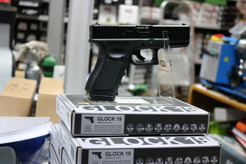 Glock 19 - {CATEGORY} in 