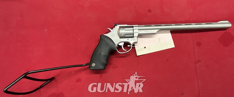 Taurus Long barrel revolver. .22 Revolver