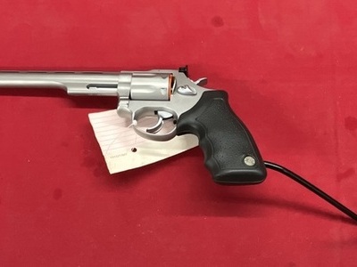 Taurus Long barrel revolver. .22 Revolver