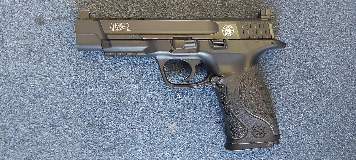Umarex 177 / 4.5mm BB  Umarex SMITH & WESSON 9L BLOWBACK CO2 Air Pistol .177 (4.5mm) BB