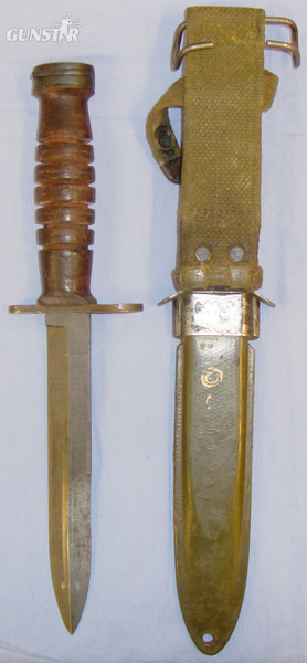  U.S M4 WWII Bayonet and Scabbard. 20155. Bayonet