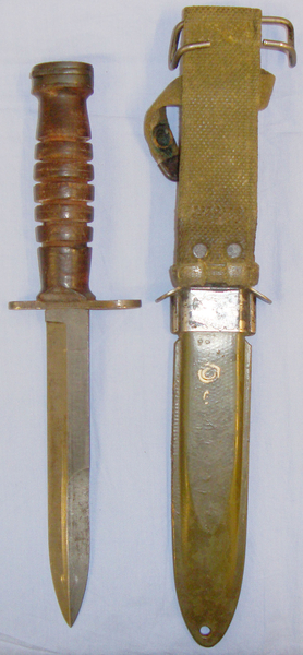  U.S M4 WWII Bayonet and Scabbard. 20155. Bayonet