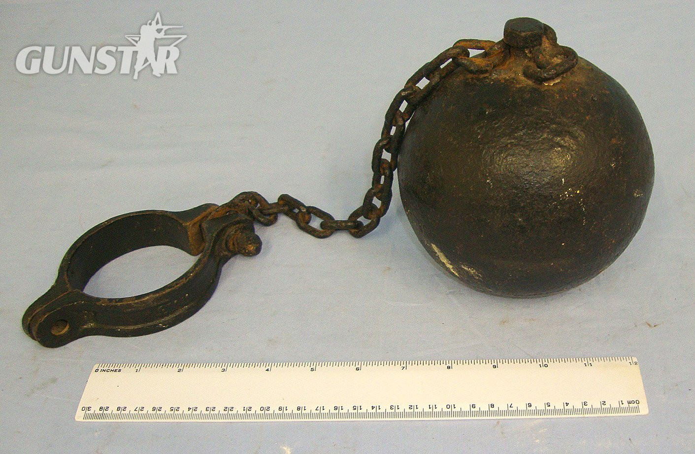 Antique & Militaria in 