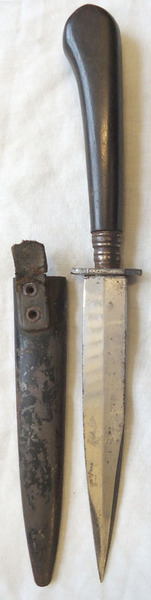  German WW1 Fighting/Trench Knife and Scabbard. ED 881. Dagger