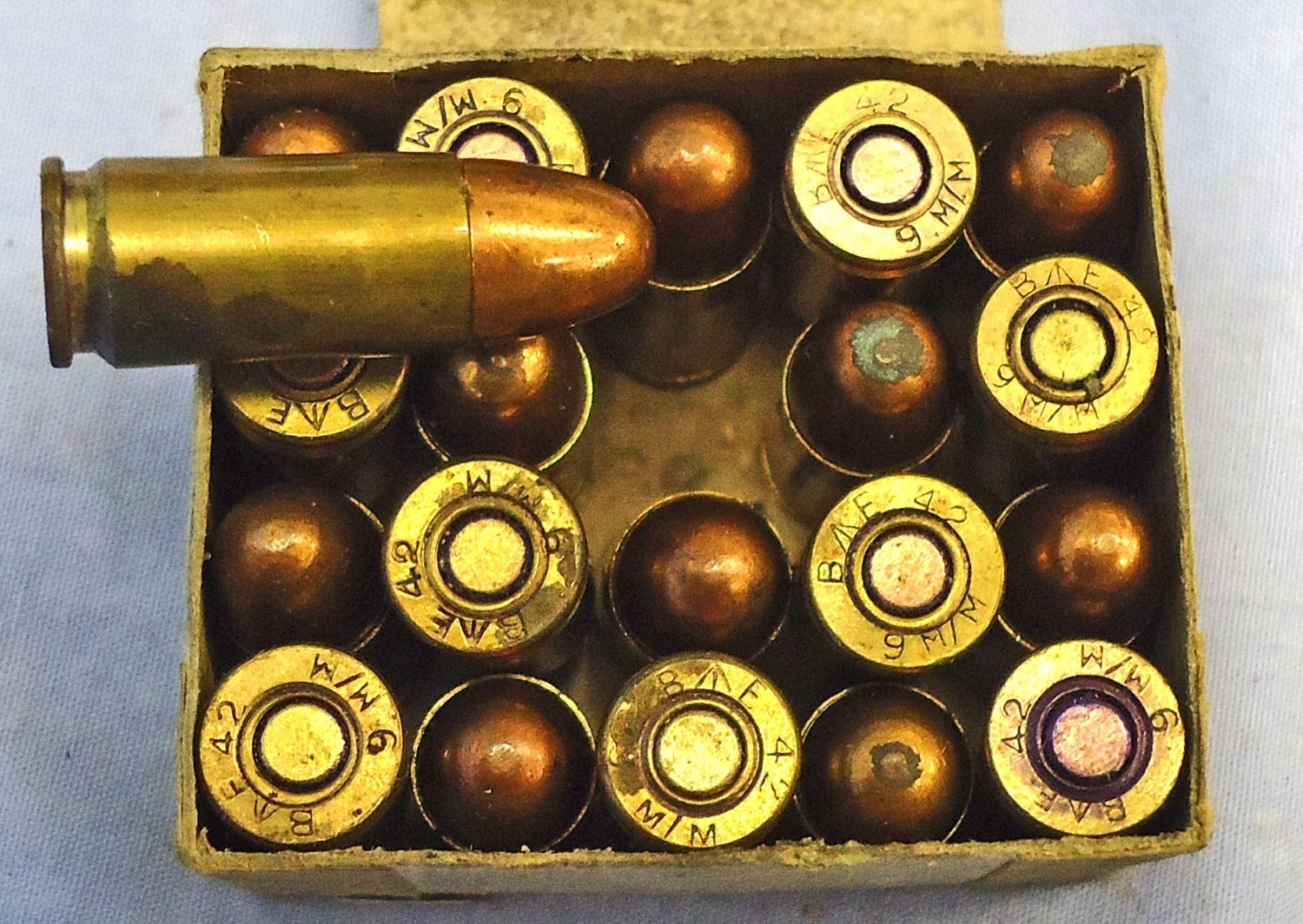 INERT DEACTIVATED. British, 1942 Dated, Browning High Power (Pistol No2 Mk1) Original, WW2, 20 Round Service Pack of Unfired 9mm IZ Rounds as issued to the SAS and British Commandos. Sn - 22787:22 INERT DEACTIVATED. British, 1942 Dated, Browning High Power (Pistol No2 Mk1) Original, WW2, 20 Round Service Pack of Unfired 9mm IZ Rounds as issued to the SAS and British Commandos. Sn - 22787:22 Various Other Ammunition