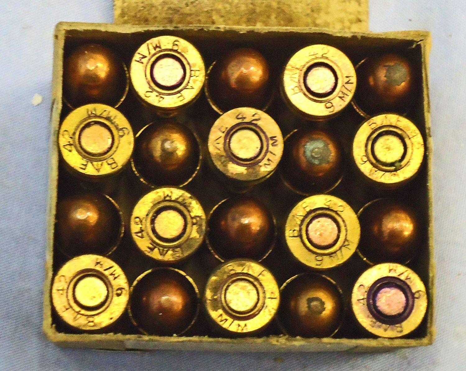 {CATEGORY} - INERT DEACTIVATED. British, 1942 Dated, Browning High Power (Pistol No2 Mk1) Original, WW2, 20 Round Service Pack of Unfired 9mm IZ Rounds as issued to the SAS and British Commandos. Sn - 22787:22 INERT DEACTIVATED. British, 1942 Dated, Browning High Power (Pistol No2 Mk1) Original, WW2, 20 Round Service Pack of Unfired 9mm IZ Rounds as issued to the SAS and British Commandos. Sn - 22787:22 Various Other Ammunition