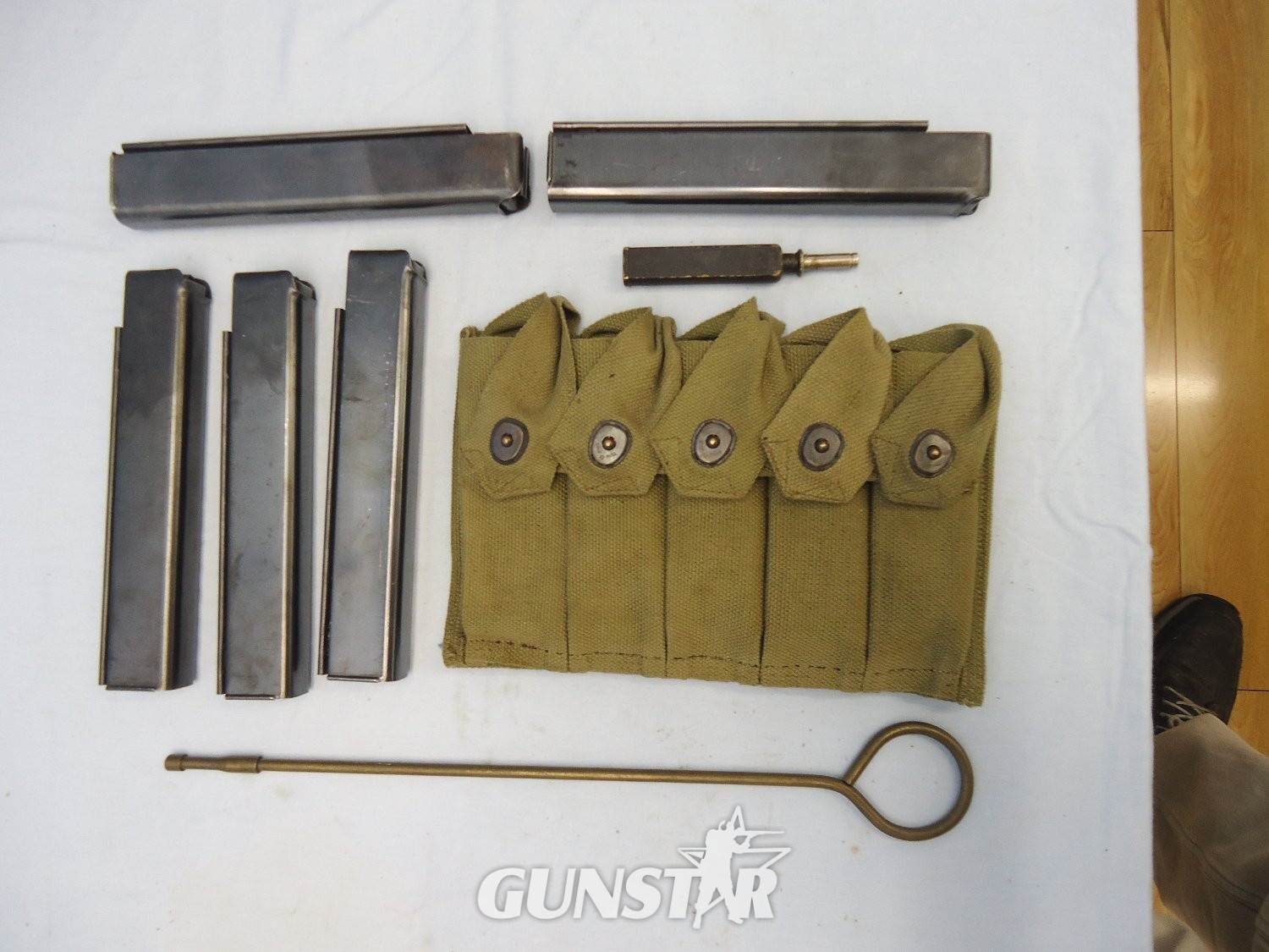 INERT DEACTIVATED. Original WW2 US Army Thompson Webbing 5 x Round Magazine Pouch, 5 x 30 Round Magazines, Cleaning Rod and Oil Bottle. MISC 1052 INERT DEACTIVATED. Original WW2 US Army Thompson Webbing 5 x Round Magazine Pouch, 5 x 30 Round Magazines, Cleaning Rod and Oil Bottle. MISC 1052 Various  Machine Gun - {CATEGORY}