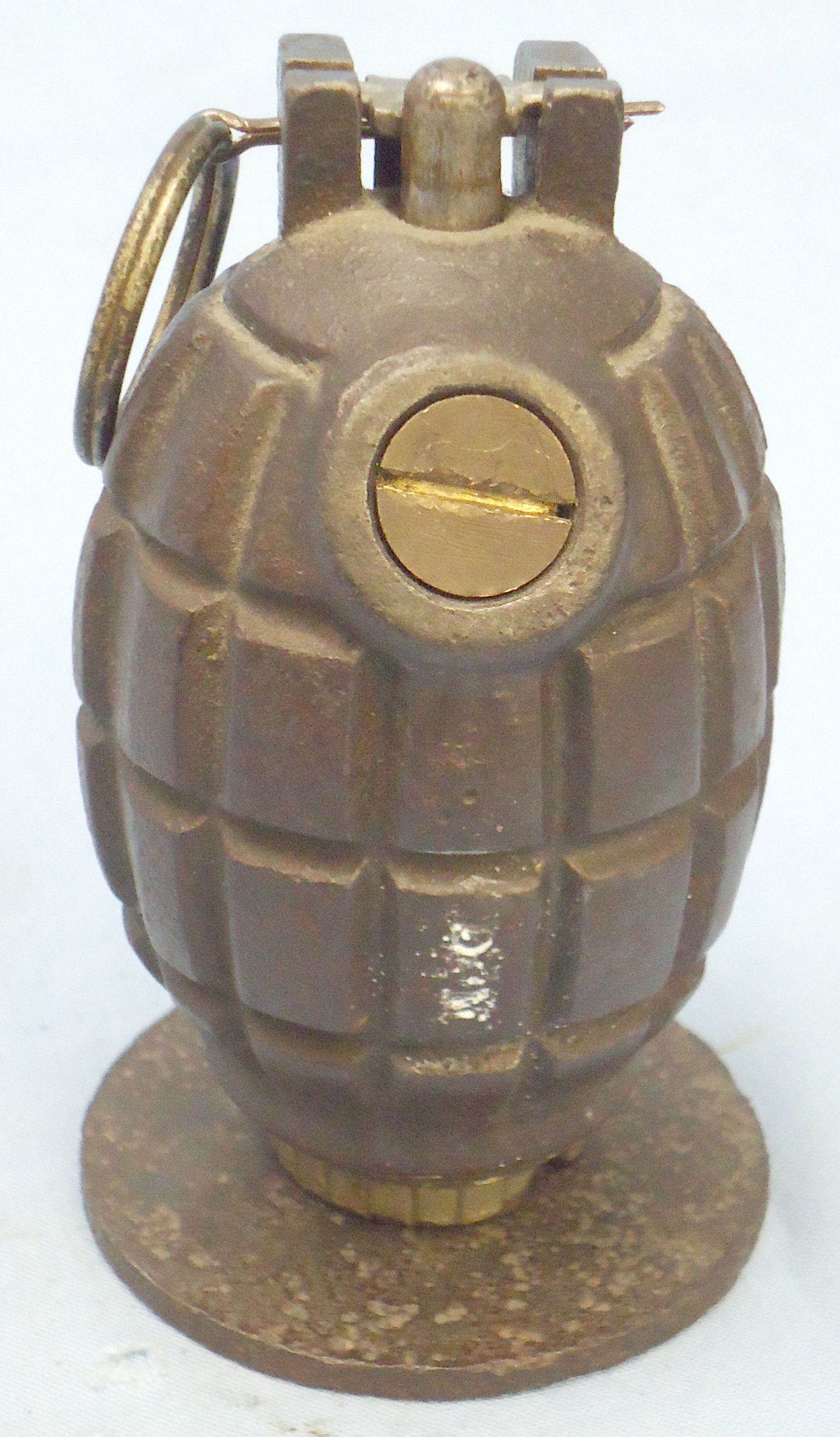 INERT DEACTIVATED. WW1 1918 Dated Mills No.36M MK1, Hand Grenade With Grenade Launching Adaptor Plate by Elmbank Foundry, Glasgow. Sn - 21517 INERT DEACTIVATED. WW1 1918 Dated Mills No.36M MK1, Hand Grenade With Grenade Launching Adaptor Plate by Elmbank Foundry, Glasgow. Sn - 21517  Other Ammunition - {CATEGORY} in 