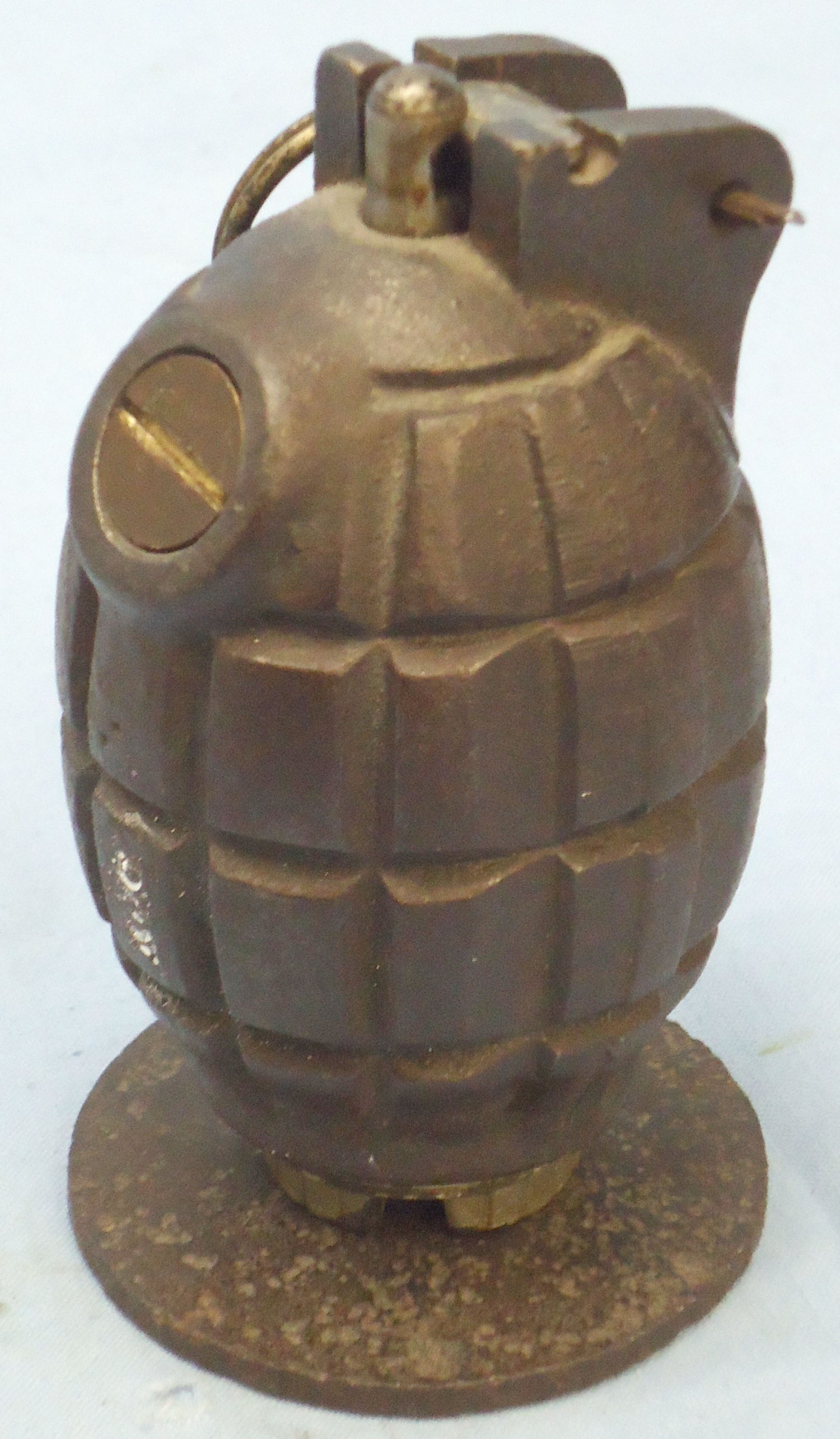 INERT DEACTIVATED. WW1 1918 Dated Mills No.36M MK1, Hand Grenade With Grenade Launching Adaptor Plate by Elmbank Foundry, Glasgow. Sn - 21517 INERT DEACTIVATED. WW1 1918 Dated Mills No.36M MK1, Hand Grenade With Grenade Launching Adaptor Plate by Elmbank Foundry, Glasgow. Sn - 21517  Other Ammunition - {CATEGORY}