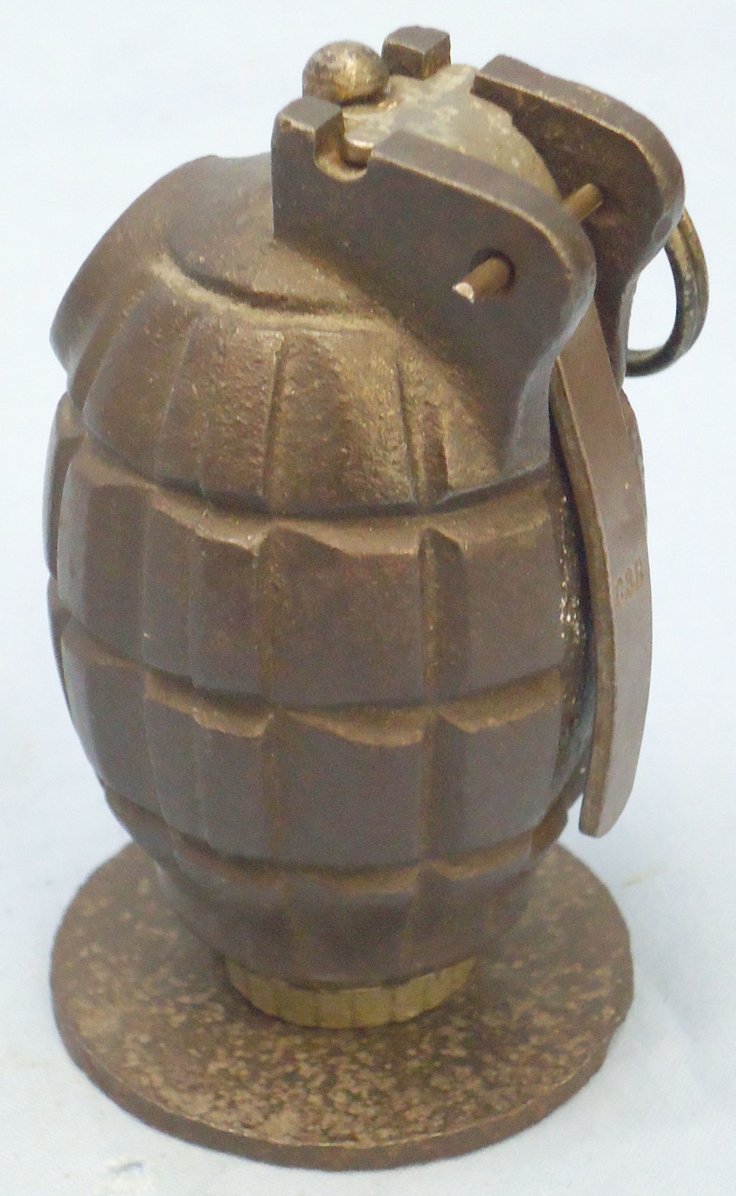 INERT DEACTIVATED. WW1 1918 Dated Mills No.36M MK1, Hand Grenade With Grenade Launching Adaptor Plate by Elmbank Foundry, Glasgow. Sn - 21517 INERT DEACTIVATED. WW1 1918 Dated Mills No.36M MK1, Hand Grenade With Grenade Launching Adaptor Plate by Elmbank Foundry, Glasgow. Sn - 21517  Other Ammunition 