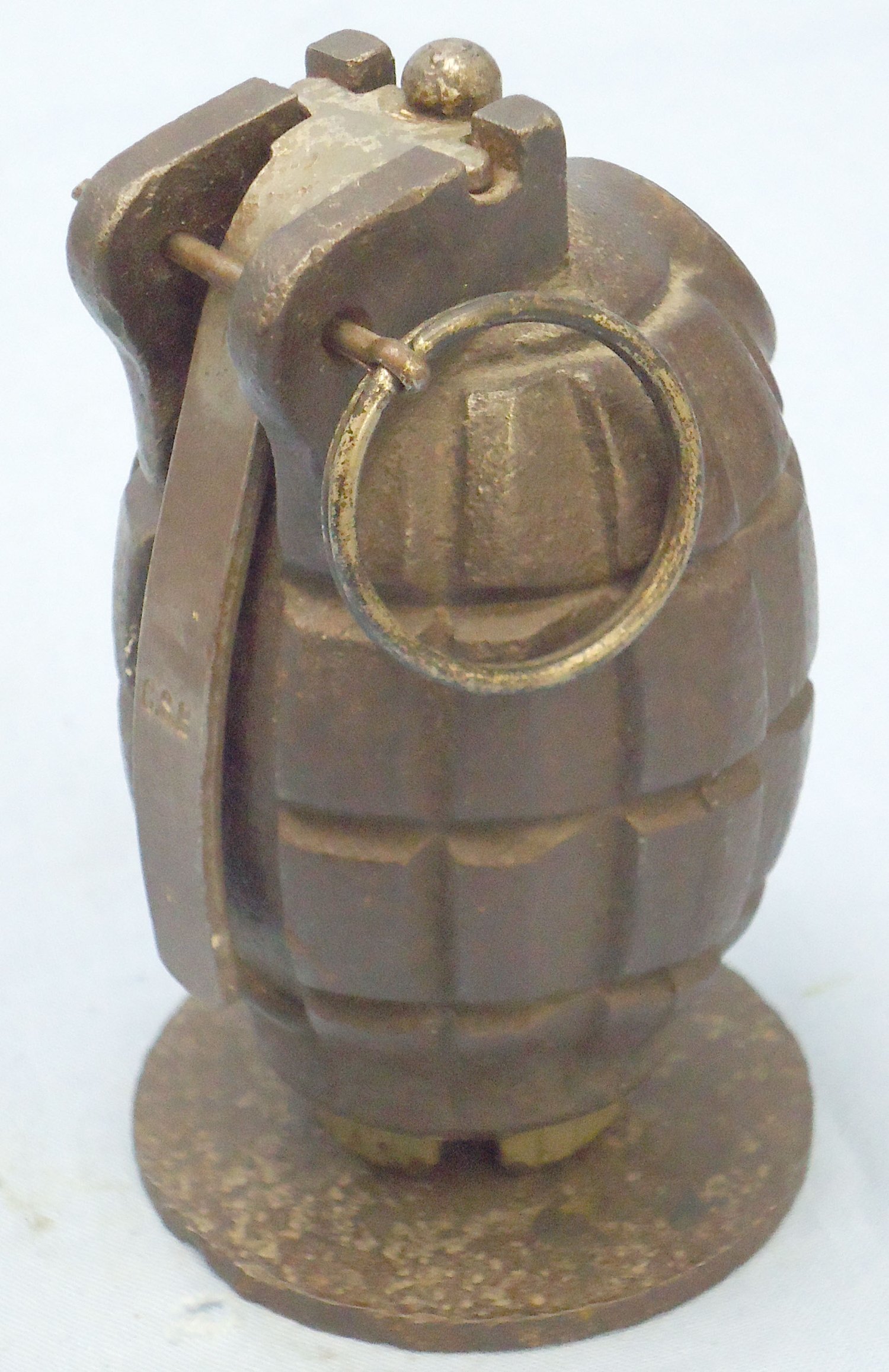 {CATEGORY} - INERT DEACTIVATED. WW1 1918 Dated Mills No.36M MK1, Hand Grenade With Grenade Launching Adaptor Plate by Elmbank Foundry, Glasgow. Sn - 21517 INERT DEACTIVATED. WW1 1918 Dated Mills No.36M MK1, Hand Grenade With Grenade Launching Adaptor Plate by Elmbank Foundry, Glasgow. Sn - 21517  Other Ammunition