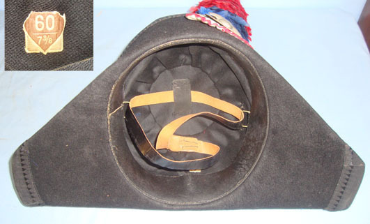  Italian Carabinieri Officer’s Hat With State Cockade & Ostrich Feather Plume. Italian Carabinieri Officer’s Hat With State Cockade & Ostrich Feather Plume. Clothing
