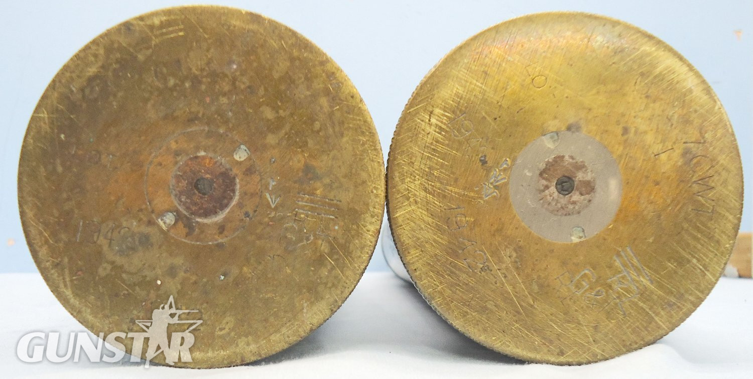 DEACTIVATED INERT. PAIR of WW2 British 1942 Dated 6pr7cwt (57x441R) Tank and Anti-Tank Gun Wood And Brass Drill Rounds. - 23301 DEACTIVATED INERT. PAIR of WW2 British 1942 Dated 6pr7cwt (57x441R) Tank and Anti-Tank Gun Wood And Brass Drill Rounds. - 23301 Various Other Ammunition