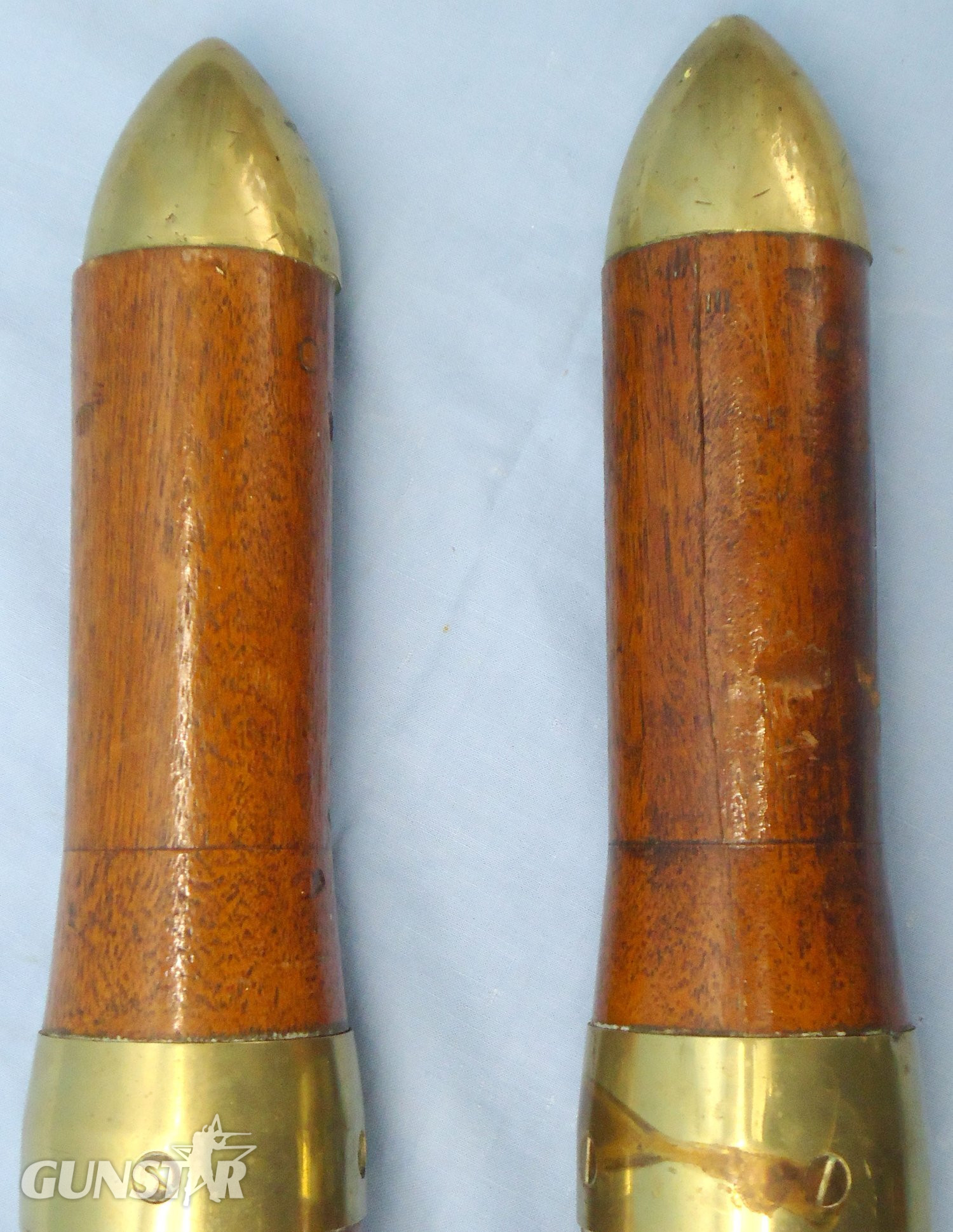 DEACTIVATED INERT. PAIR of WW2 British 1942 Dated 6pr7cwt (57x441R) Tank and Anti-Tank Gun Wood And Brass Drill Rounds. - 23301 DEACTIVATED INERT. PAIR of WW2 British 1942 Dated 6pr7cwt (57x441R) Tank and Anti-Tank Gun Wood And Brass Drill Rounds. - 23301 Various Other Ammunition - {CATEGORY}