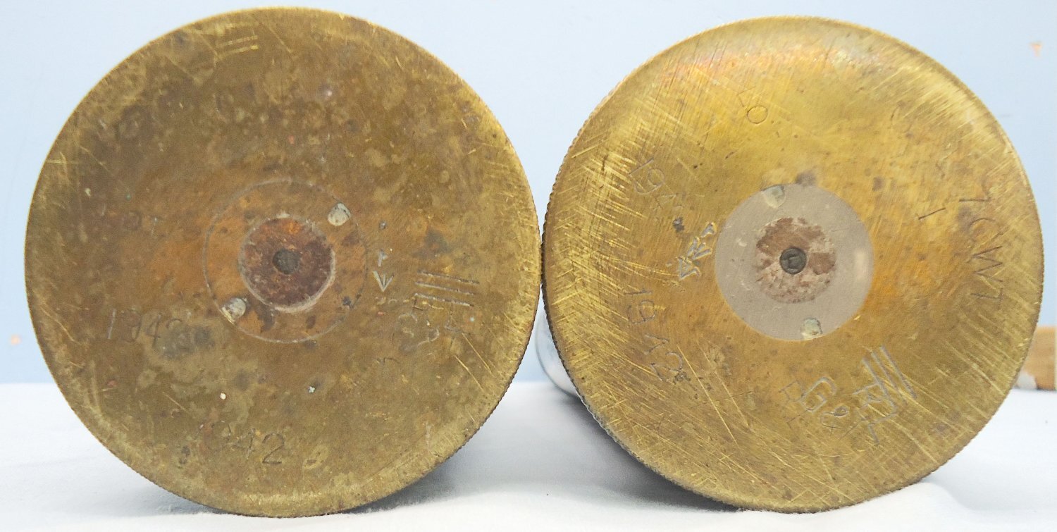 DEACTIVATED INERT. PAIR of WW2 British 1942 Dated 6pr7cwt (57x441R) Tank and Anti-Tank Gun Wood And Brass Drill Rounds. - 23301 DEACTIVATED INERT. PAIR of WW2 British 1942 Dated 6pr7cwt (57x441R) Tank and Anti-Tank Gun Wood And Brass Drill Rounds. - 23301 Various Other Ammunition
