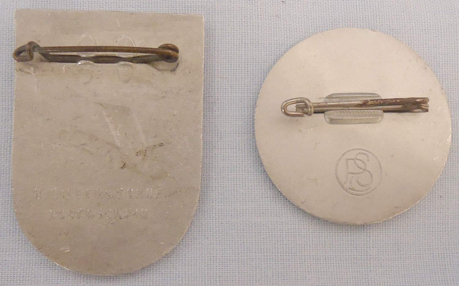 Pair* NSDAP Wiedersehensfeier der Alten Parteigenossen Hattingen Ruhr 15.-17. Juni 1935 ‘Tinnie’ & German / Third Reich day badge 1936. N 168. Pair* NSDAP Wiedersehensfeier der Alten Parteigenossen Hattingen Ruhr 15.-17. Juni 1935 ‘Tinnie’ & German / Third Reich day badge 1936. N 168. Antique & Militaria