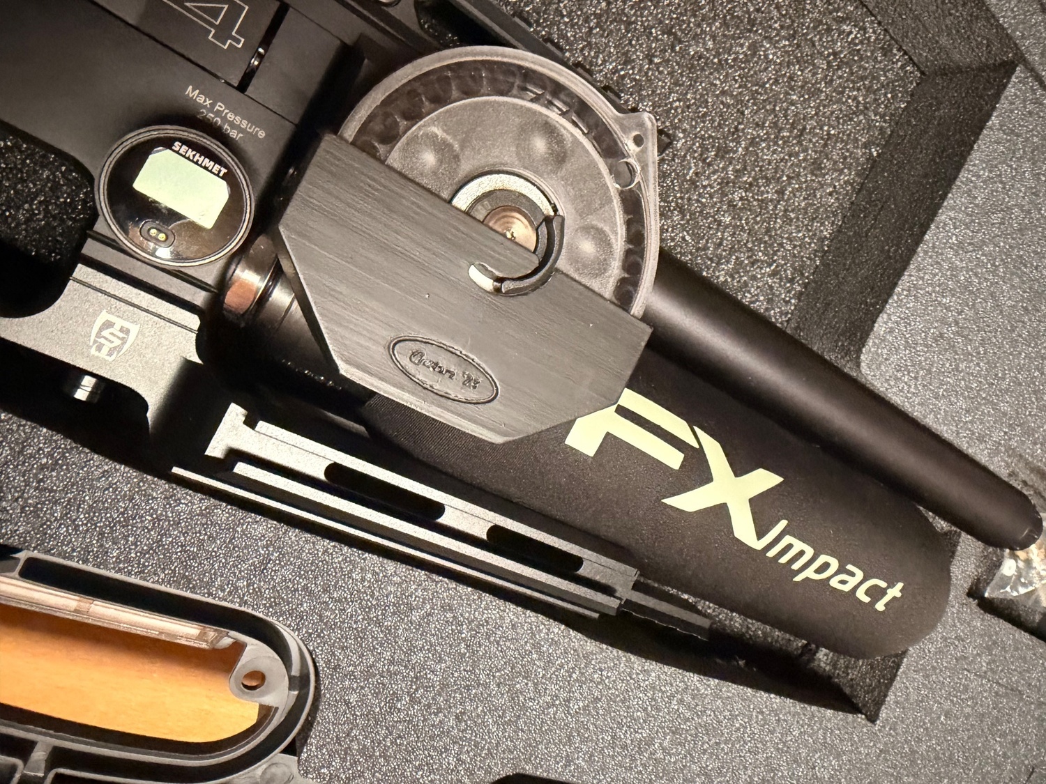 FX Impact Mk 4 .22 Black with Accessories. As new  Fx impact mk 4 .22 - {CATEGORY} in 
