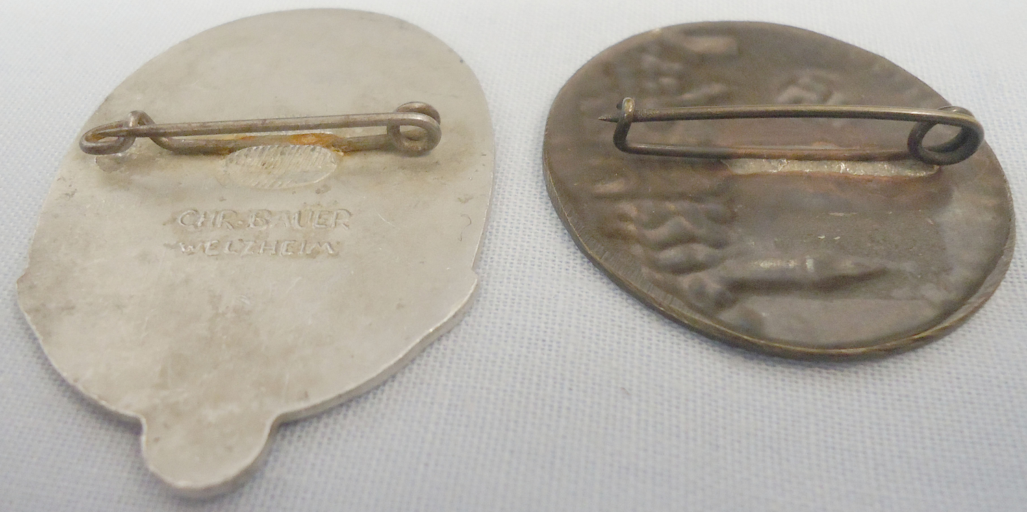 Pair* Third Reich era, Kreistag Wetterau 1938 metal tinnie & a Nazi Party Labour Day (Tag der Arbeit) 1935 . N 169. Pair* Third Reich era, Kreistag Wetterau 1938 metal tinnie & a Nazi Party Labour Day (Tag der Arbeit) 1935 . N 169. Antique & Militaria