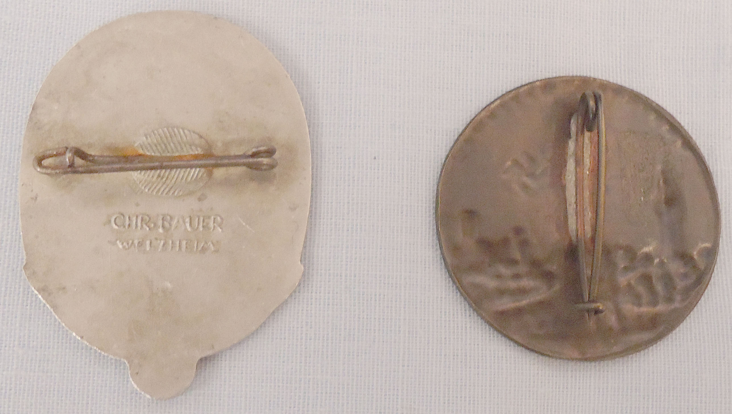 Pair* Third Reich era, Kreistag Wetterau 1938 metal tinnie & a Nazi Party Labour Day (Tag der Arbeit) 1935 . N 169. Pair* Third Reich era, Kreistag Wetterau 1938 metal tinnie & a Nazi Party Labour Day (Tag der Arbeit) 1935 . N 169. Antique & Militaria