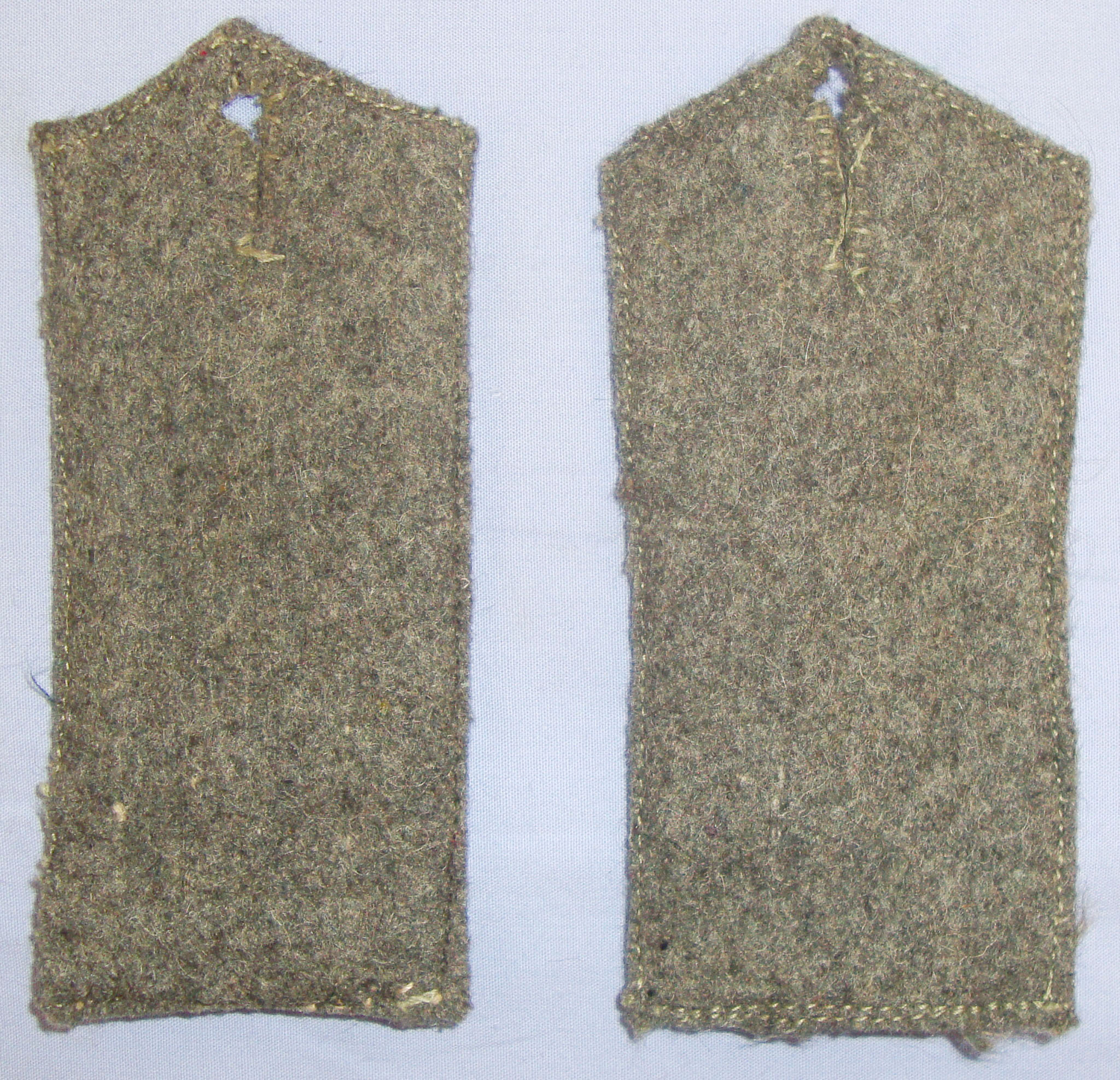  Pair British Army Foot Guards Wool Greatcoat Shoulder Straps. BA 408. Pair British Army Foot Guards Wool Greatcoat Shoulder Straps. BA 408. Antique & Militaria