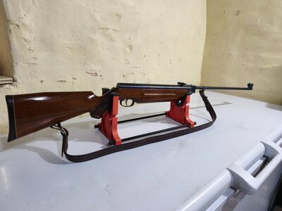 Weihrauch HW35E walnut  .22