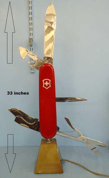  Swiss Victorinox E79 Type Swiss Army Knife Large Electric Powered Moving Shop Advertising Display. Sn - 19614 Knive