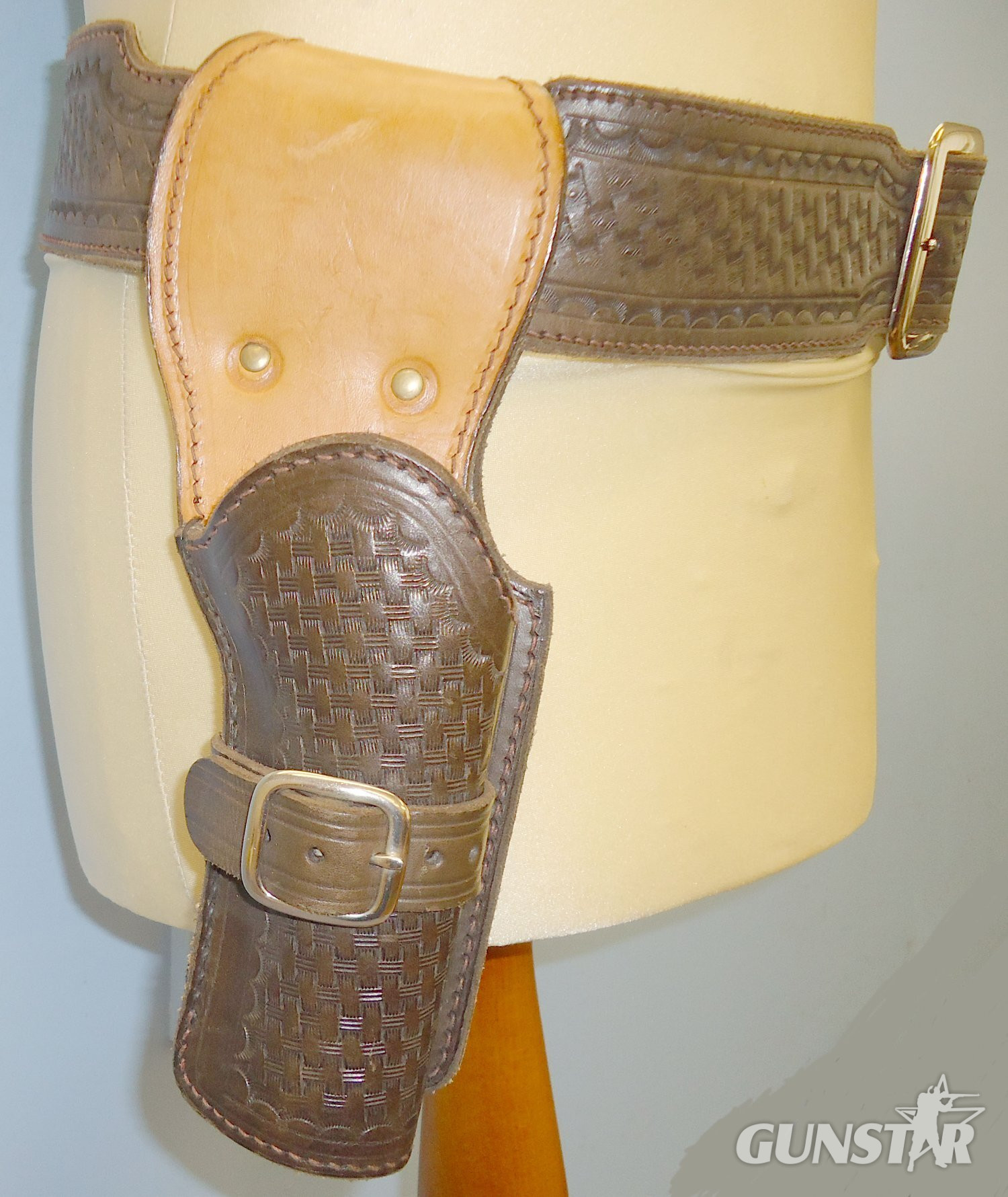 Quality Thick Hand-tooled Dark Brown Leather Western Rig in a \'Basket Weave\' Pattern L 277. Quality Thick Hand-tooled Dark Brown Leather Western Rig in a 'Basket Weave' Pattern L 277.  Antique & Militaria