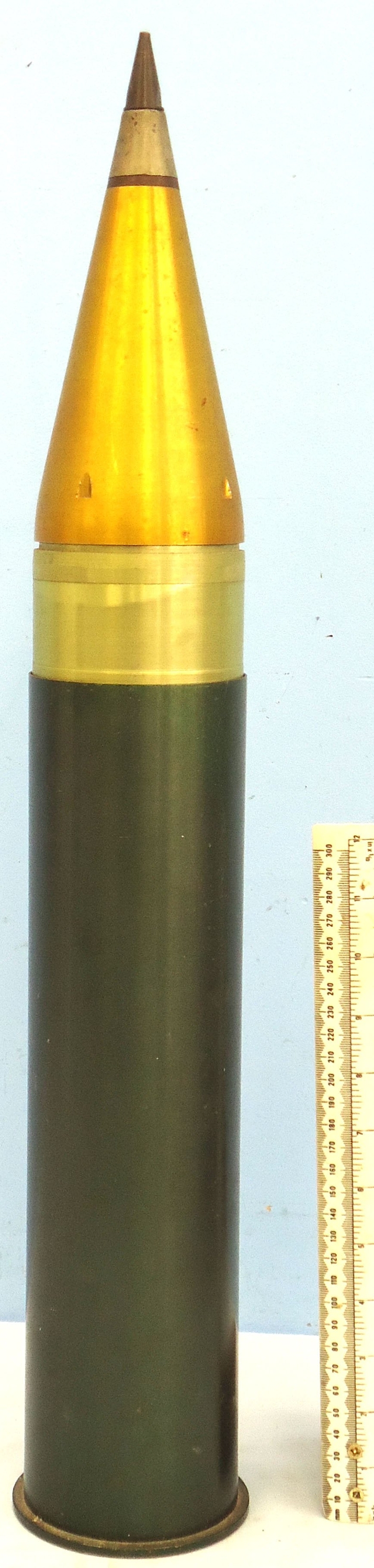 INERT DEACTIVATED. Rare, Mint, Early, 1970 Dated, Unfired, Cockerell 90mm gun (90x352) HEAT (High Explosive Anti-Tank) (Fin Stabilised, Hollow Charge) Round with a ¼ Sectioned Cartridge Case for Display or Instruction for the Cockerell Mk3-MA1 90mm gun.  INERT DEACTIVATED. Rare, Mint, Early, 1970 Dated, Unfired, Cockerell 90mm gun (90x352) HEAT (High Explosive Anti-Tank) (Fin Stabilised, Hollow Charge) Round with a ¼ Sectioned Cartridge Case for Display or Instruction for the Cockerell Mk3-MA1 90mm gun.   Other Ammunition - {CATEGORY}