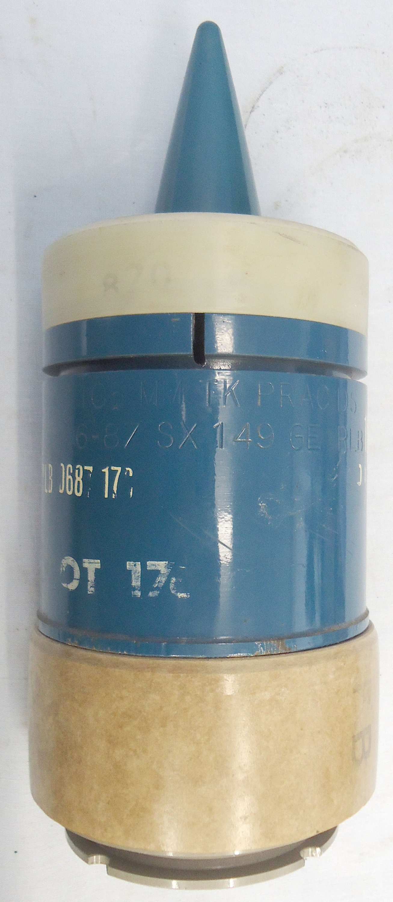 DEACTIVATED INERT. MINT. British, Quarter Sectioned 105mm (105x617R) APDS/T (Armour Piercing, Discarding Sabot/Trace) Practice Projectile. - O 2277 DEACTIVATED INERT. MINT. British, Quarter Sectioned 105mm (105x617R) APDS/T (Armour Piercing, Discarding Sabot/Trace) Practice Projectile. - O 2277  Other Ammunition - {CATEGORY}