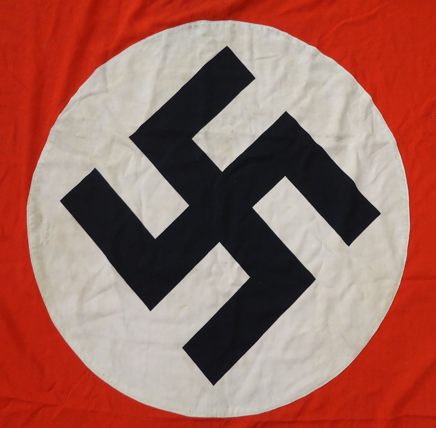 Antique & Militaria - {CATEGORY}