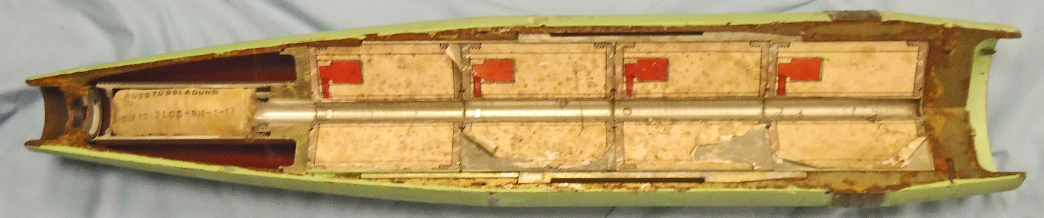 INERT DEACTIVATED. Rare, Unfired, 155MM NATO FH70 Quarter Sectioned Instruction Smoke Projectile. - O 1996 INERT DEACTIVATED. Rare, Unfired, 155MM NATO FH70 Quarter Sectioned Instruction Smoke Projectile. - O 1996  Other Ammunition - {CATEGORY}