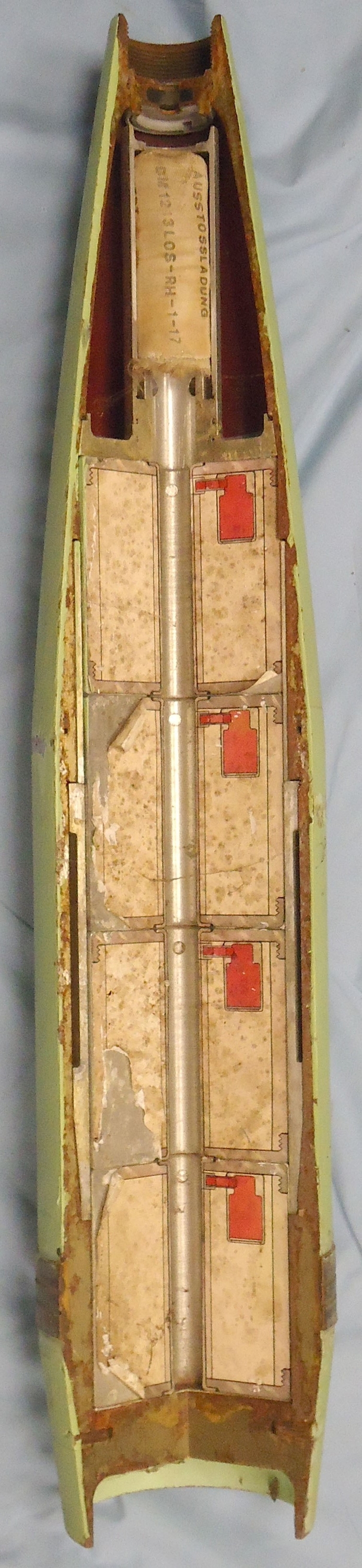 INERT DEACTIVATED. Rare, Unfired, 155MM NATO FH70 Quarter Sectioned Instruction Smoke Projectile. - O 1996 INERT DEACTIVATED. Rare, Unfired, 155MM NATO FH70 Quarter Sectioned Instruction Smoke Projectile. - O 1996  Other Ammunition 