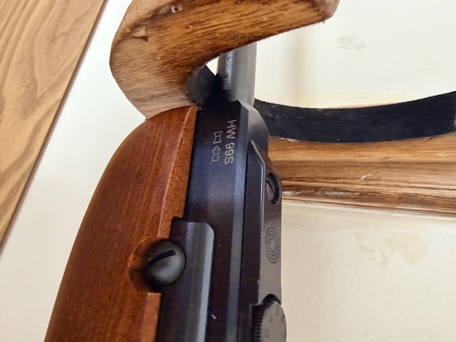 Weihrauch HW99 S .22 - {CATEGORY}