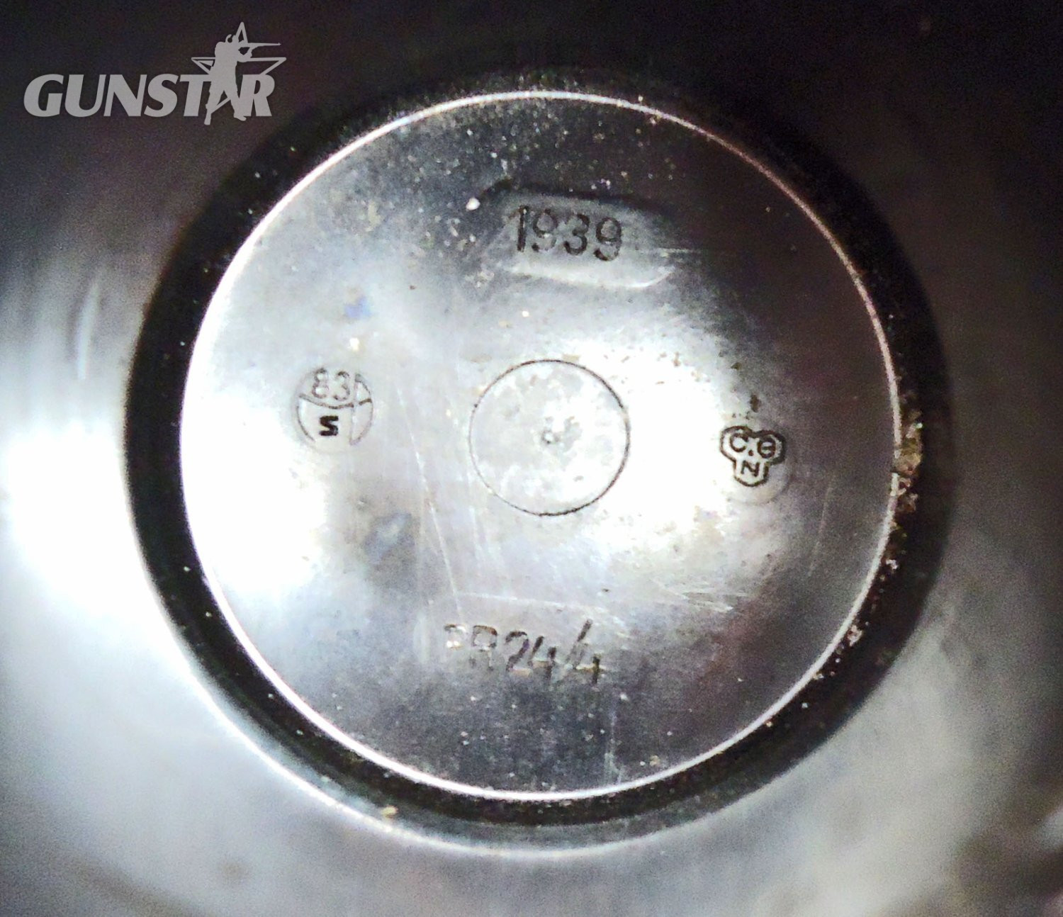 {CATEGORY} - INERT DEACTIVATED, WW2, German No.89 ZtZ 89 Mechanical Time Aerial Burst Bomb Fuze And Bakelite Transit Container. - O 2146 INERT DEACTIVATED, WW2, German No.89 ZtZ 89 Mechanical Time Aerial Burst Bomb Fuze And Bakelite Transit Container. - O 2146  Other Ammunition
