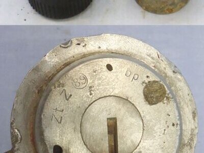 INERT DEACTIVATED, WW2, German No.89 ZtZ 89 Mechanical Time Aerial Burst Bomb Fuze And Bakelite Transit Container. - O 2146 INERT DEACTIVATED, WW2, German No.89 ZtZ 89 Mechanical Time Aerial Burst Bomb Fuze And Bakelite Transit Container. - O 2146  Other Ammunition