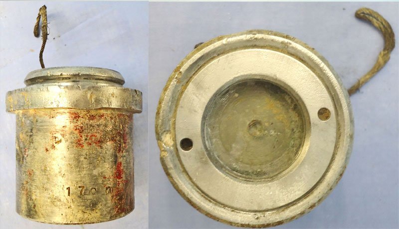 INERT DEACTIVATED, WW2, German No.89 ZtZ 89 Mechanical Time Aerial Burst Bomb Fuze And Bakelite Transit Container. - O 2146 INERT DEACTIVATED, WW2, German No.89 ZtZ 89 Mechanical Time Aerial Burst Bomb Fuze And Bakelite Transit Container. - O 2146  Other Ammunition