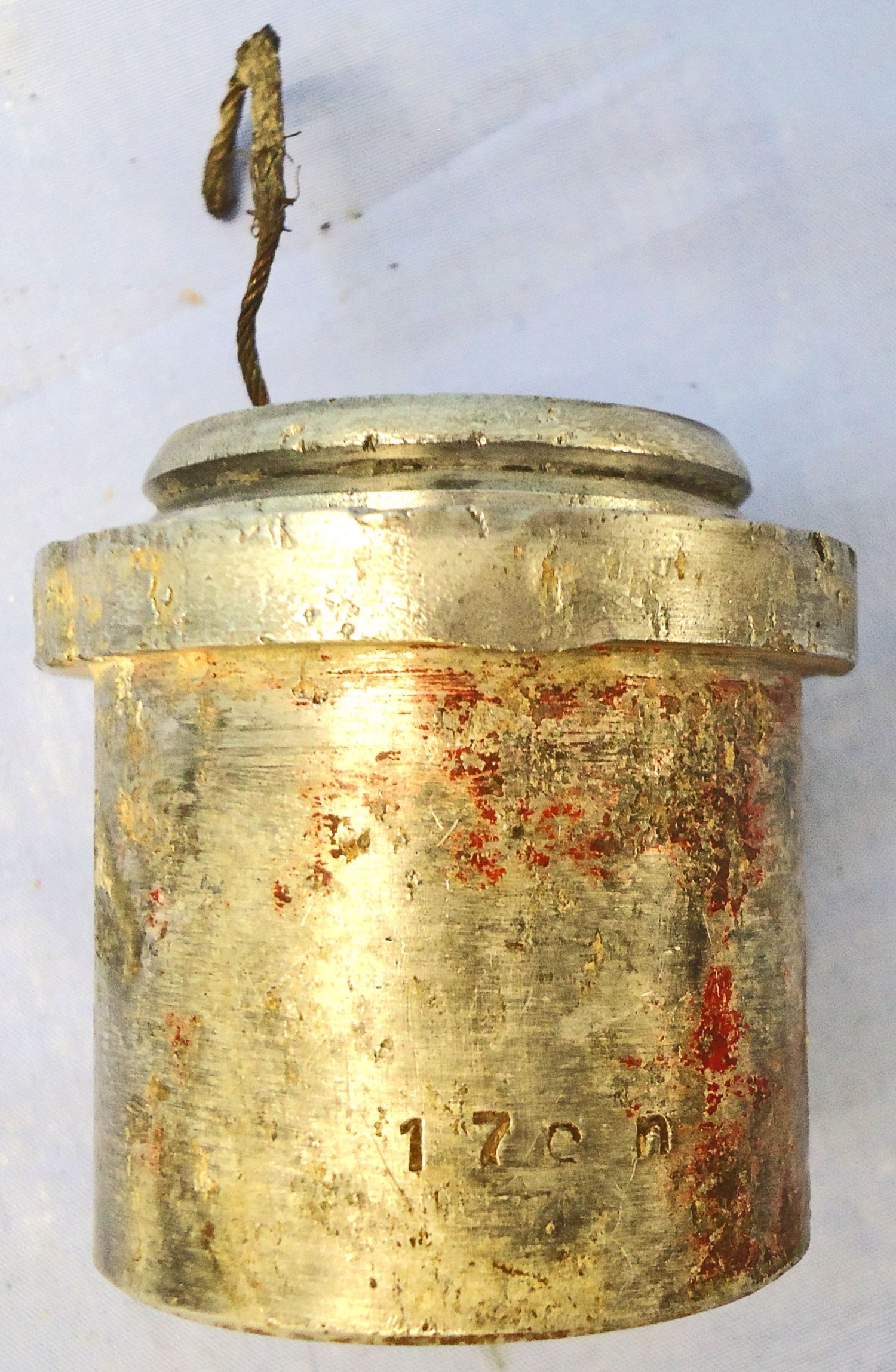 INERT DEACTIVATED, WW2, German No.89 ZtZ 89 Mechanical Time Aerial Burst Bomb Fuze And Bakelite Transit Container. - O 2146 INERT DEACTIVATED, WW2, German No.89 ZtZ 89 Mechanical Time Aerial Burst Bomb Fuze And Bakelite Transit Container. - O 2146  Other Ammunition 