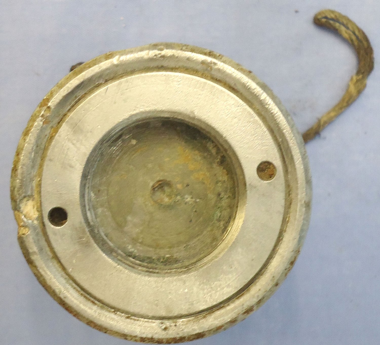 {CATEGORY} - INERT DEACTIVATED, WW2, German No.89 ZtZ 89 Mechanical Time Aerial Burst Bomb Fuze And Bakelite Transit Container. - O 2146 INERT DEACTIVATED, WW2, German No.89 ZtZ 89 Mechanical Time Aerial Burst Bomb Fuze And Bakelite Transit Container. - O 2146  Other Ammunition in 
