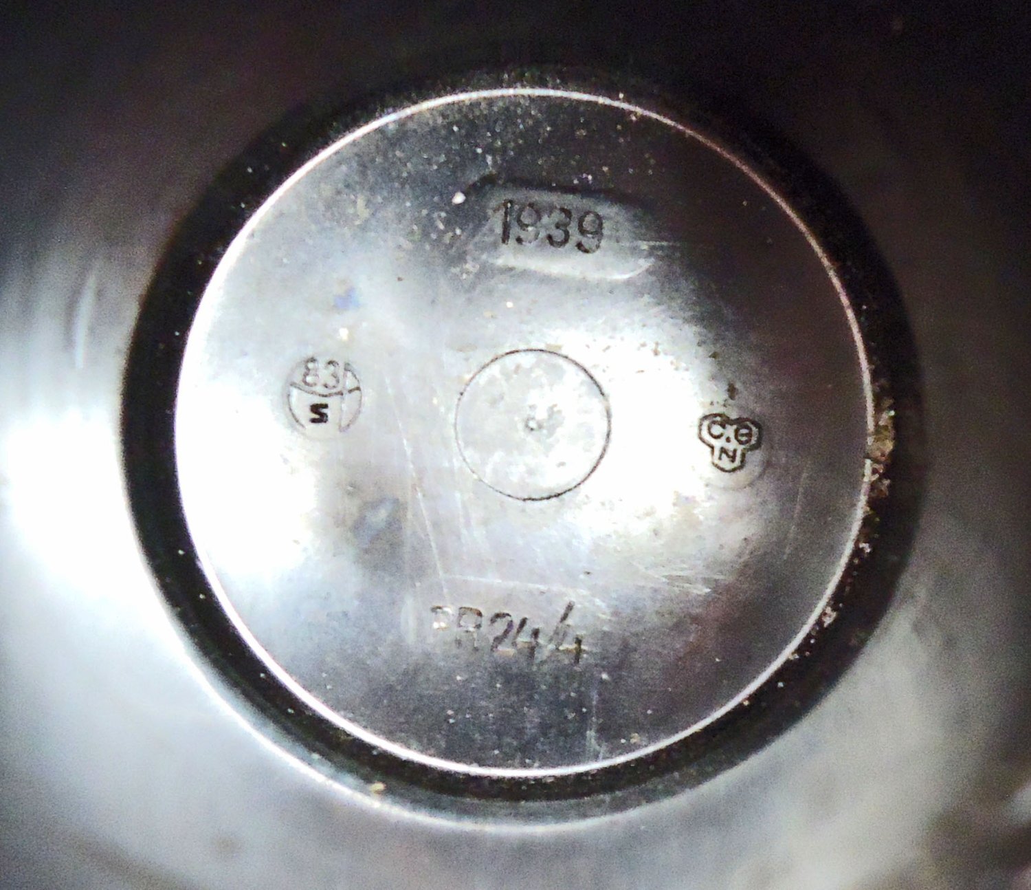 {CATEGORY} - INERT DEACTIVATED, WW2, German No.89 ZtZ 89 Mechanical Time Aerial Burst Bomb Fuze And Bakelite Transit Container. - O 2146 INERT DEACTIVATED, WW2, German No.89 ZtZ 89 Mechanical Time Aerial Burst Bomb Fuze And Bakelite Transit Container. - O 2146  Other Ammunition