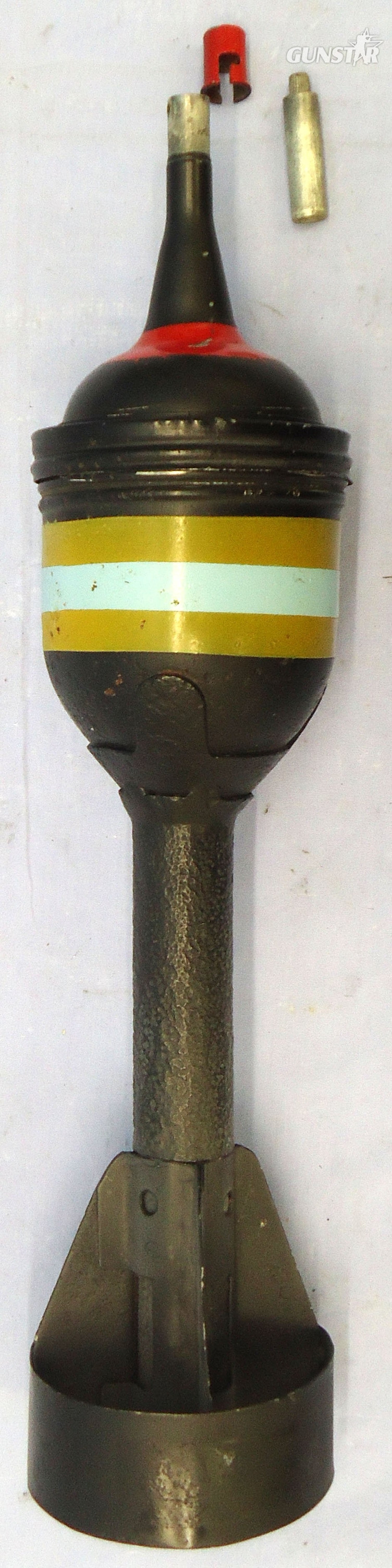 INERT DEACTIVATED. British WW2, PIAT (Projector Infantry Anti-tank) HEAT (High Explosive Anti Tank) Round & Fuze. - O 2252 INERT DEACTIVATED. British WW2, PIAT (Projector Infantry Anti-tank) HEAT (High Explosive Anti Tank) Round & Fuze. - O 2252  Other Ammunition 