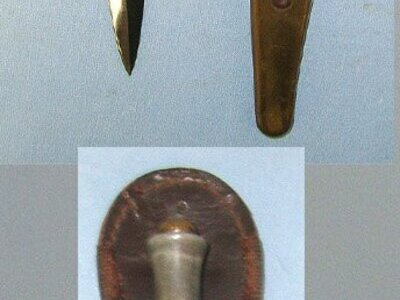 BRITISH WARTIME STOCK EXPORT TO USA FOR ISSUE TO AIRBORNE & RANGERS**WW2 Era British Alloy Hilt 3rd Pattern Fairbairn Sykes FS Commando Fighting Knife With Number 2 Mould Mark & Cross Guard Stamped ‘England’ & Scabbard. ED 3051 Knive