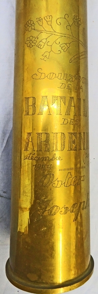 INERT DEACTIVATED. American WW2, 1945 Dated Trench Art ‘Battle of the Ardennes’ 57mm (57x441R) Anti-Tank Gun Fired Cartridge Case. - O 1830 INERT DEACTIVATED. American WW2, 1945 Dated Trench Art ‘Battle of the Ardennes’ 57mm (57x441R) Anti-Tank Gun Fired Cartridge Case. - O 1830  Other Ammunition - {CATEGORY}