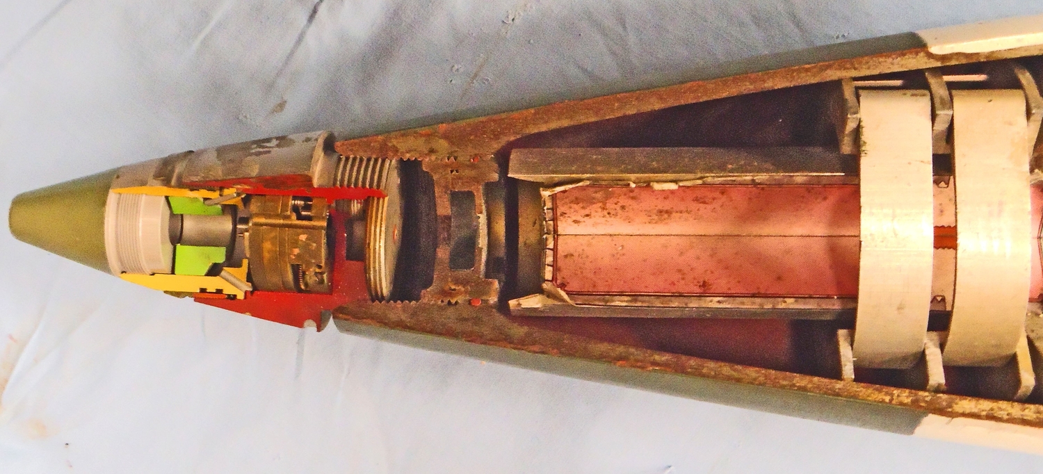 INERT DEACTIVATED. Rare, Unfired, 155MM NATO FH70 Quarter Sectioned Instruction Illumination Projectile. - O 1998 INERT DEACTIVATED. Rare, Unfired, 155MM NATO FH70 Quarter Sectioned Instruction Illumination Projectile. - O 1998  Other Ammunition - {CATEGORY}