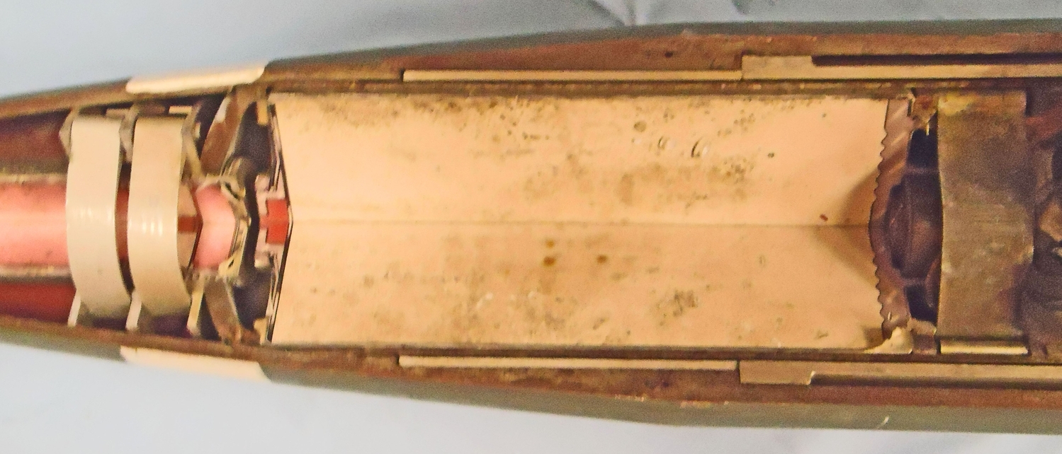 INERT DEACTIVATED. Rare, Unfired, 155MM NATO FH70 Quarter Sectioned Instruction Illumination Projectile. - O 1998 INERT DEACTIVATED. Rare, Unfired, 155MM NATO FH70 Quarter Sectioned Instruction Illumination Projectile. - O 1998  Other Ammunition 