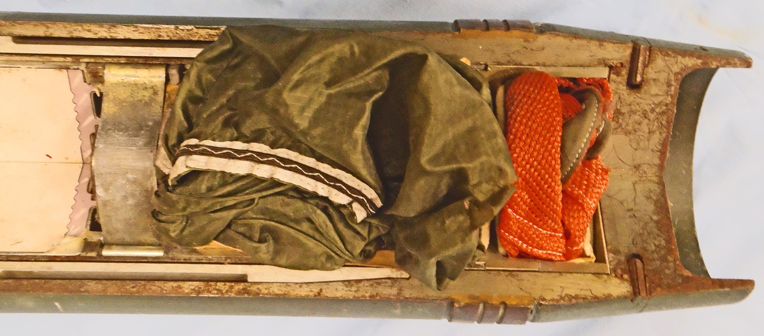 {CATEGORY} - INERT DEACTIVATED. Rare, Unfired, 155MM NATO FH70 Quarter Sectioned Instruction Illumination Projectile. - O 1998 INERT DEACTIVATED. Rare, Unfired, 155MM NATO FH70 Quarter Sectioned Instruction Illumination Projectile. - O 1998  Other Ammunition