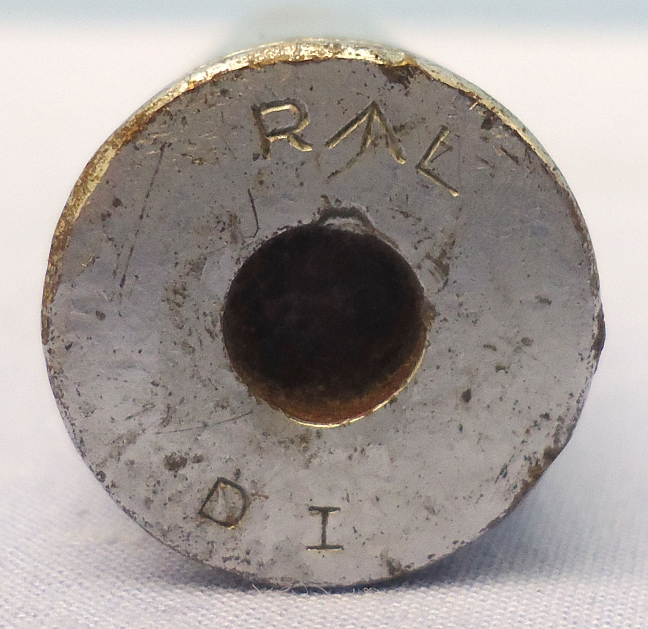 INERT DEACTIVATED. British, WW2, Naval Vickers .5 (12.7×81mm) Drill Round In Link. - O 2041 INERT DEACTIVATED. British, WW2, Naval Vickers .5 (12.7×81mm) Drill Round In Link. - O 2041  Other Ammunition