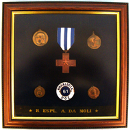 Framed Italian WWII Medals from the ‘Da Noli’ (Italian Destroyer from WWII). 19433 Framed Italian WWII Medals from the ‘Da Noli’ (Italian Destroyer from WWII). 19433 Antique & Militaria